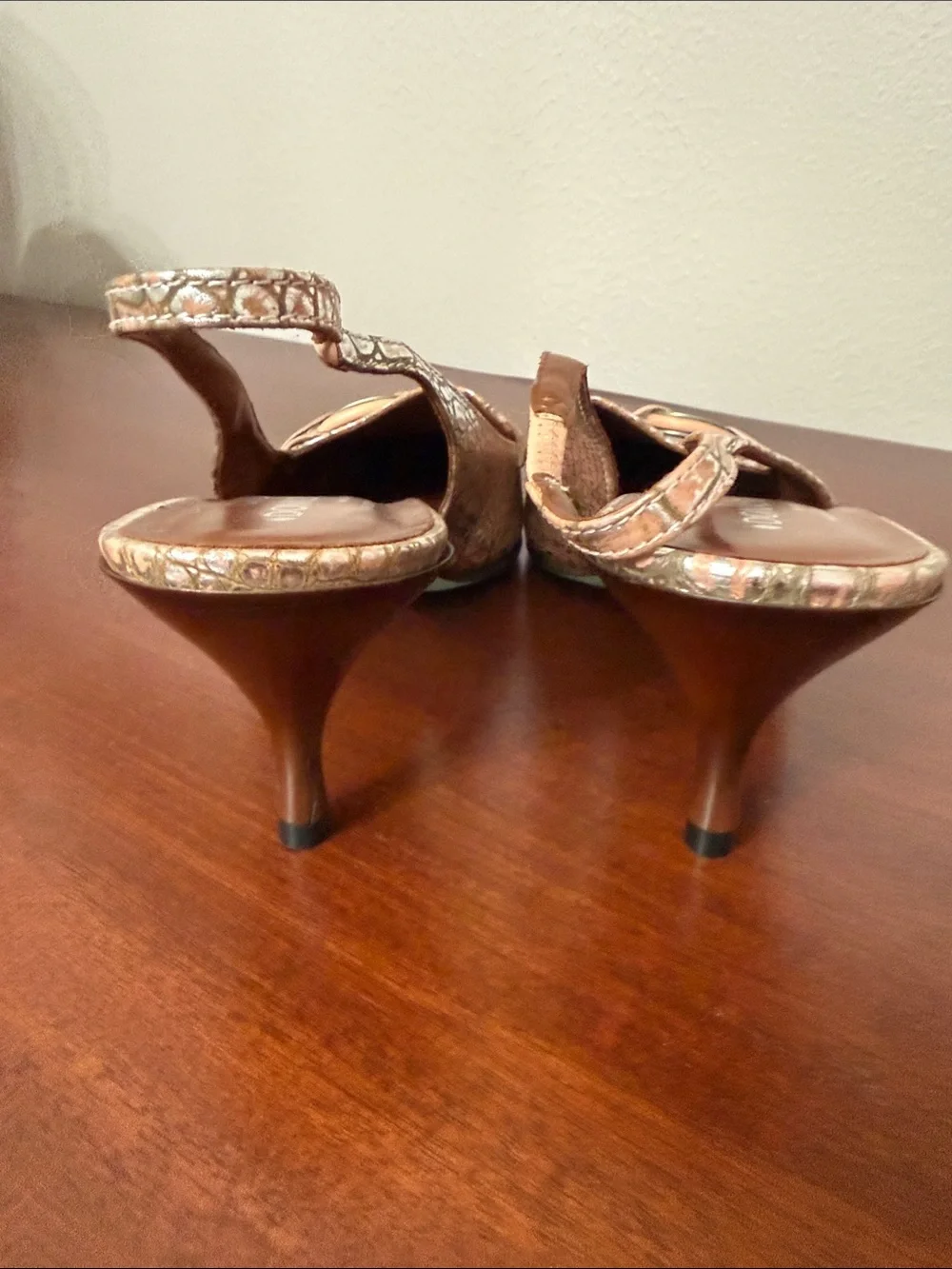 Donald J. Pliner elegant donald